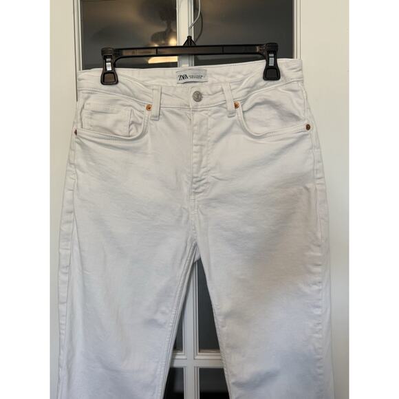 ZARA Women’s White Straight Leg Jeans – Size 8 (EUR 40) – Raw Hem Cropped Denim - Picture 2 of 10